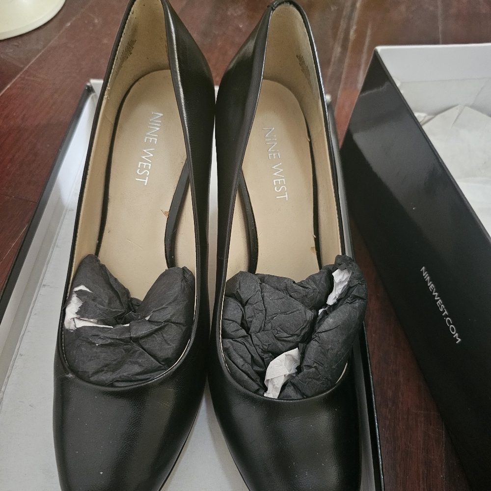 Pre-owned Nine west Pump